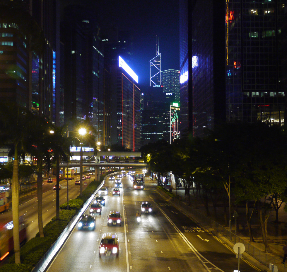 Улица в Гонконге ночью