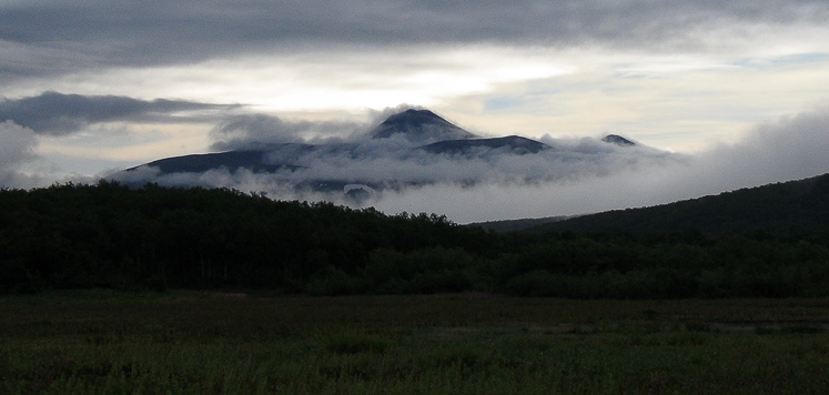 Ходутка, вид на соседнюю гору ранним утром.