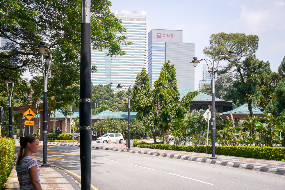Зелень на улицах Куала-Лумпура