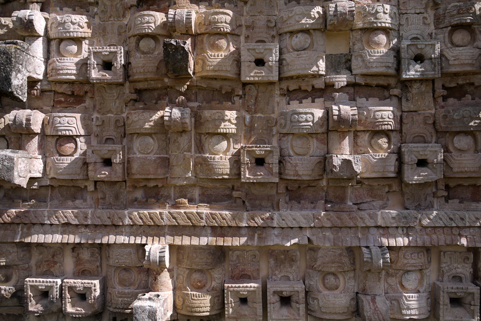 Стена храма майя