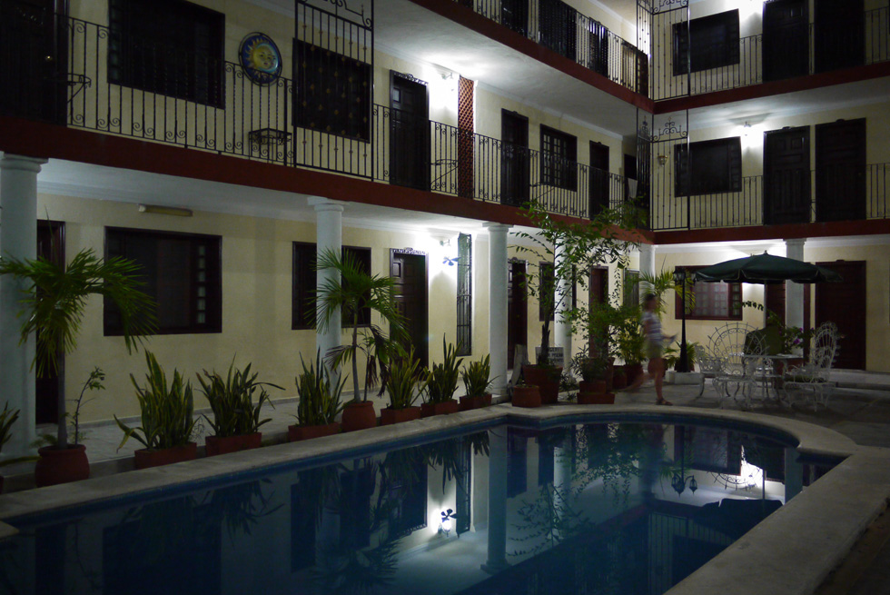 Гостиница с бассейном