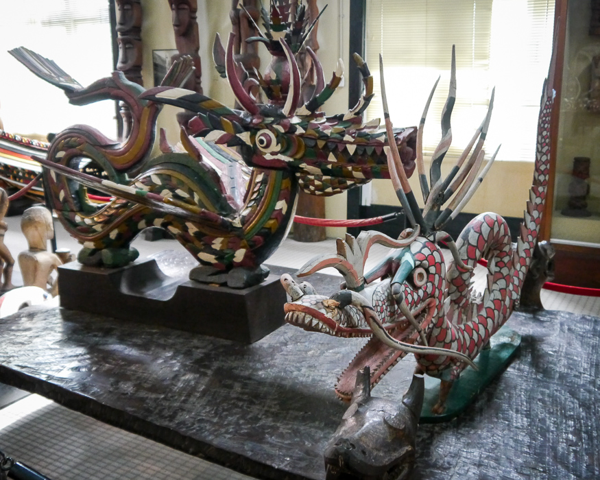 Драконы музея Саравак