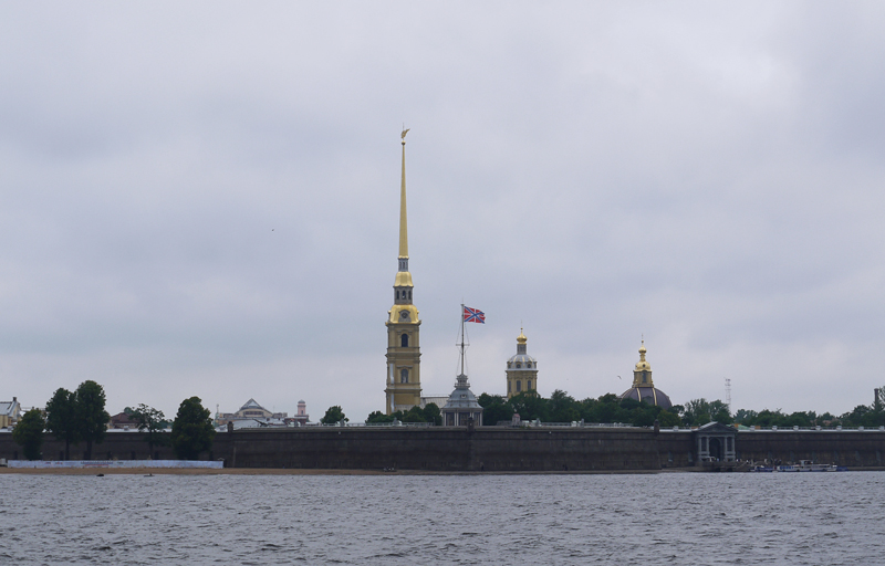 Очертания Петропавловской крепости напоминает трехмачтовый корабль