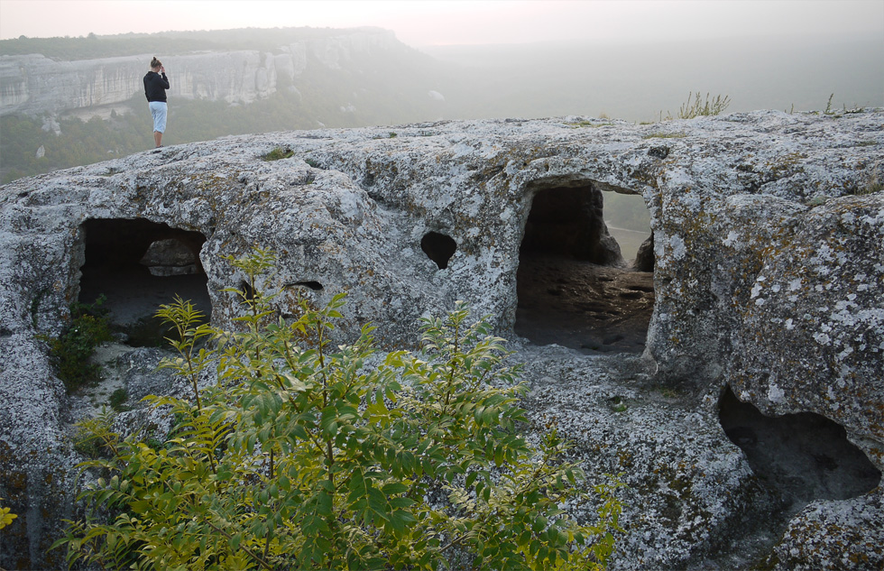 Остатки древнего жилища в Эски-Кермен