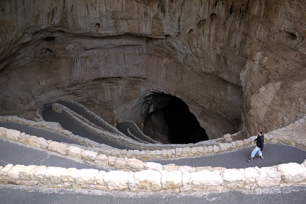 Спуск в Карлсбадские пещеры