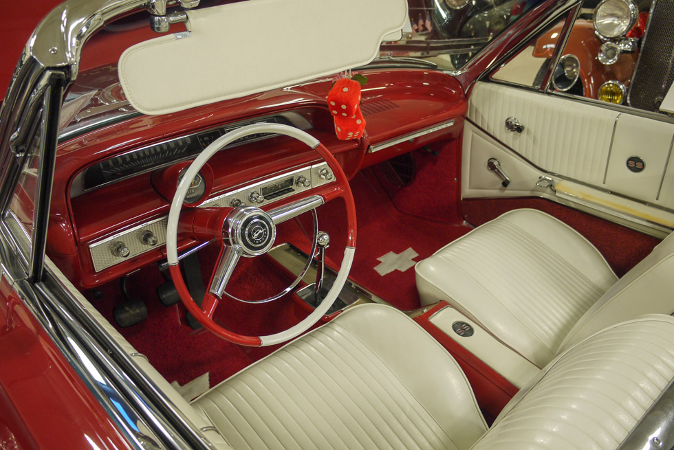 Салон Chevrolet Impala  409 SS Convertible 1964 года